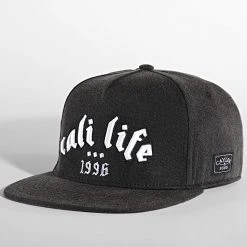 De gros 🔥 Casquette Snapback Metal Life CS2781 Noir de Classic Series 🎁