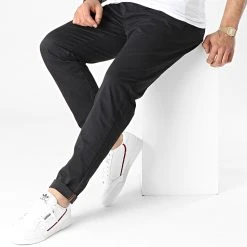 Promo ⌛ Pantalon Chino H63060T62030 Noir de Classic Series ✔️ -Classic Series Soldes classic series 254836 H63060T62030 24000 20210329T154605 03