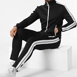 Promo 👏 Ensemble Jogging A Bandes T-720 Noir de Classic Series ⌛