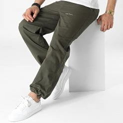 Nouveau 🤩 Jogger Pant Mili Vert Kaki de Classic Series ⭐ -Classic Series Soldes classic series 300859 AW21 COLL 02 004 140 20220315T155057 03