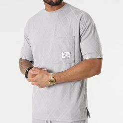 Budget 🥰 Ensemble Tee Shirt Oversize A Poche Poitrine Et Short Jogging PP6001-6002 Gris de Classic Series 😍 -Classic Series Soldes classic series 317469 ENS 6001 6002 GREY 20220506T154356 03