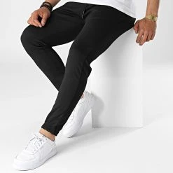 Nouveau 💯 Pantalon Jogging 7913 Noir de Classic Series ⌛ 8 Nouveau 💯 Pantalon Jogging 7913 Noir de Classic Series ⌛ -Classic Series Soldes classic series 318039 7913 BLACK 20220510T140723 03