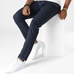 Vente flash 🤩 Pantalon Chino 99000 Bleu Marine de Classic Series 🎁 -Classic Series Soldes classic series 329204 OWEN 99000 NAVY 20220726T154944 03