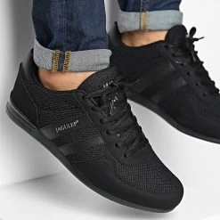 Tout neuf ✔️ Baskets 2202 Black de Classic Series ✨