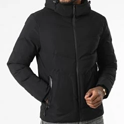 Les meilleures critiques de ✨ Doudoune Capuche 9336 Noir de Classic Series ⭐ -Classic Series Soldes classic series 338341 9336 1 BLACK 20220929T161958 03