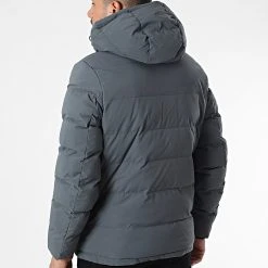 Remise ✔️ Doudoune Capuche 9353 Gris Anthracite de Classic Series 🥰 9 Remise ✔️ Doudoune Capuche 9353 Gris Anthracite de Classic Series 🥰 -Classic Series Soldes classic series 338607 9353 4 GREY 20220926T153043 04