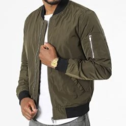 Les meilleures critiques de 🎁 Veste Bomber LP55653 Vert Kaki de Classic Series 🌟 -Classic Series Soldes classic series 340677 LP55653 K KHAKI 20220929T160535 03