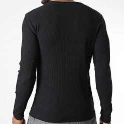 Les meilleures critiques de 😍 Tee Shirt Manches Longues 7900 Noir de Classic Series 🎉 -Classic Series Soldes classic series 344441 7900 001 20221020T155139 04